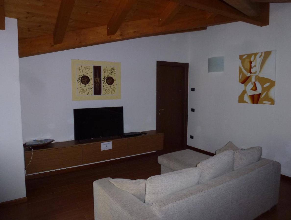 Casa Marck Apartment Maccagno Bagian luar foto